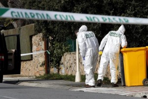 Agentes de la Guardia Civil en el lugar de los hechos. Fuente: EFE