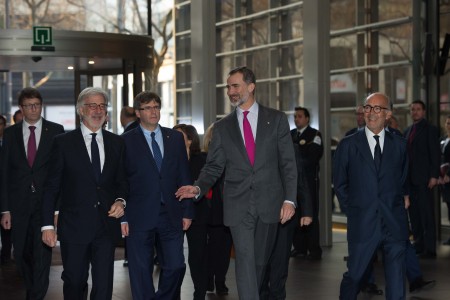 De izquierda a derecha Emilio Cuatrecasas, Carles Puigdemont, S.M. el Rey y Rafael Fontana.