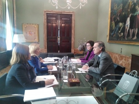 José María Alonso y Begoña Castro se reúnen con Concepción Dancausa en la Delegación del Gobierno.