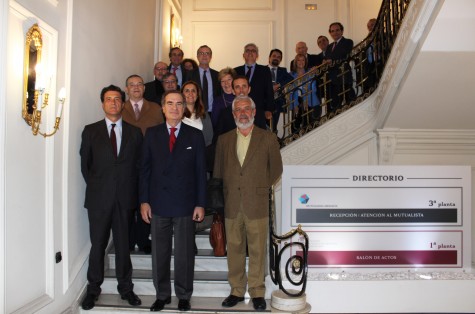 José María Alonso junto a los decanos y presidentes de los Colegios miembros de la UICM