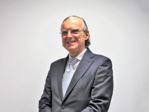 Eduardo de Urbano.